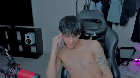 Snapshot of davisross chatting on March 9, 10:08 pm davis online show from March 9, 10:08 pm