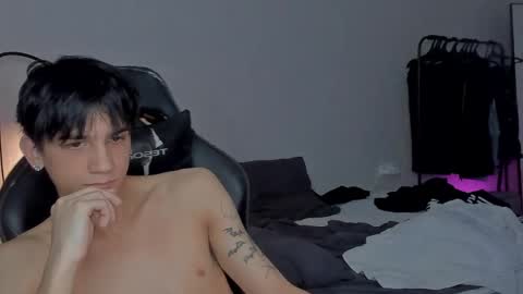 Snapshot of davisross chatting on January 29, 2:21 pm davis online show from January 29, 2:21 pm