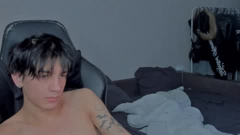 Snapshot of davisross chatting on January 11, 4:03 pm davis online show from January 11, 4:03 pm