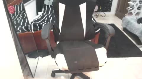 stephaniechim online show from January 11, 5:52 am