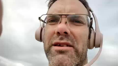 Snapshot of dbfroge chatting on October 13, 10:56 pm dbfroge online show from October 13, 10:56 pm