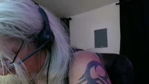 deaconoddeye online show from January 16, 12:30 am