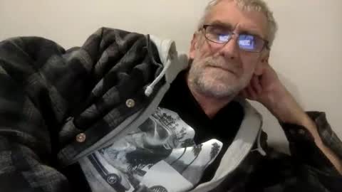 deanofflove221000 online show from April 23, 4:41 pm