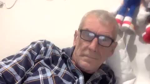 deanofflove221000 online show from October 18, 8:40 am