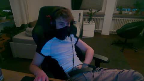 Dean online show from October 28, 6:42 pm