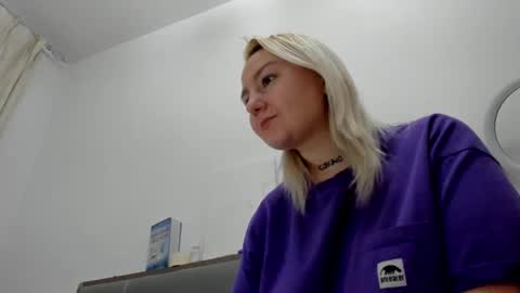 Snapshot of debbie_taylor chatting on February 13, 8:55 pm Debbie Mon Tue Fri Sun Sat GMT 3 1000am - 0400pm  online show from February 13, 8:55 pm
