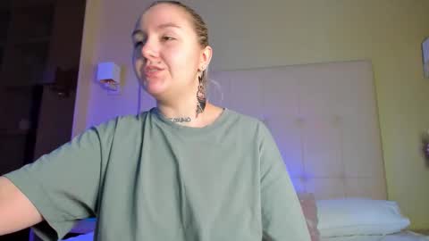 Snapshot of debbie_taylor chatting on October 21, 5:49 pm Debbie Mon Tue Fri Sun Sat GMT 3 1000am - 0400pm  online show from October 21, 5:49 pm