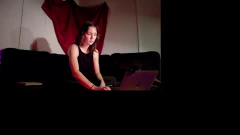 Deenie online show from May 8, 2:17 am