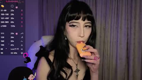 Stephanie.e  online show from November 28, 5:26 am