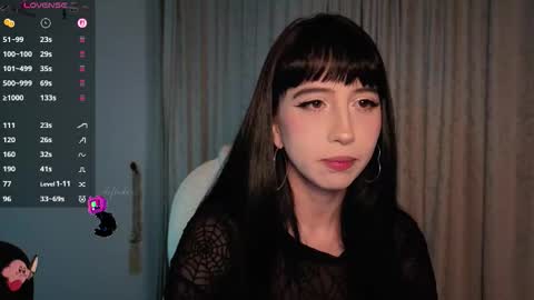 Stephanie.e  online show from November 26, 1:25 am