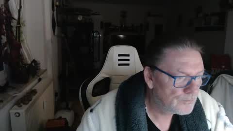 deinprinz2312 online show from December 22, 3:35 am