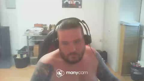 Snapshot of deinspielzeug87 chatting on February 2, 3:49 pm deinspielzeug87 online show from February 2, 3:49 pm