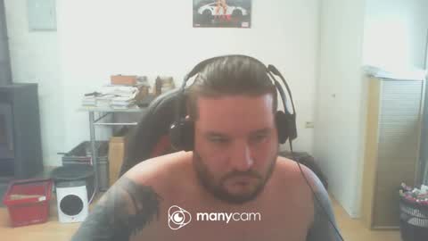 Snapshot of deinspielzeug87 chatting on February 20, 2:46 pm deinspielzeug87 online show from February 20, 2:46 pm