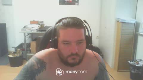 Snapshot of deinspielzeug87 chatting on December 30, 1:25 pm deinspielzeug87 online show from December 30, 1:25 pm