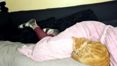 deli_la online show from April 5, 2:30 am