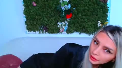 deliciaalove online show from March 18, 8:04 pm