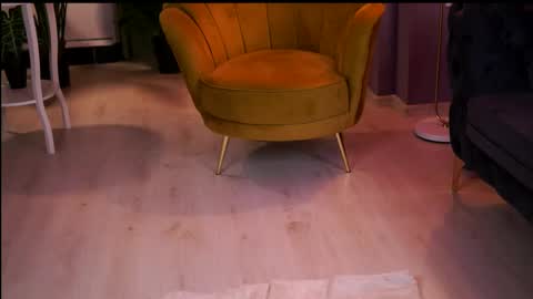 Delilah online show from April 16, 9:50 pm