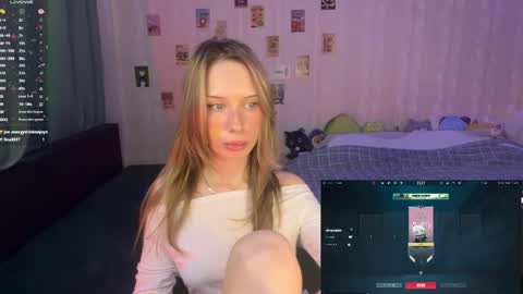 Della online show from May 6, 4:02 pm