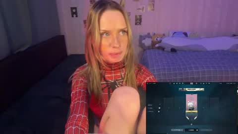 Della online show from May 4, 4:35 pm