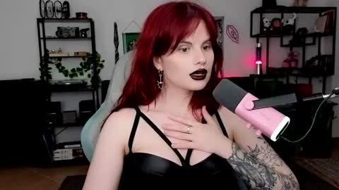 dellacrush_ online show from April 19, 5:14 pm