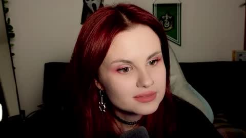 dellacrush_ online show from December 3, 6:19 pm