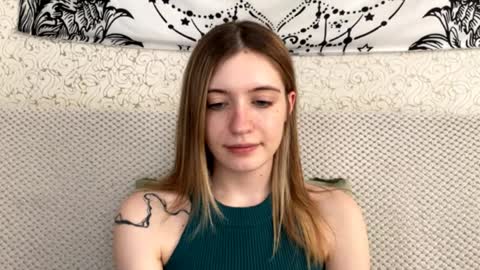 Sia online show from April 8, 1:14 pm