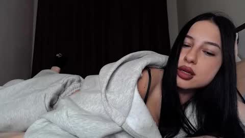 Snapshot of delly_love chatting on October 23, 7:59 pm delly_love online show from October 23, 7:59 pm