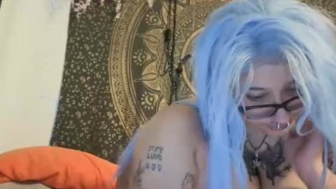 Snapshot of deluxxxeblu chatting on September 26, 8:44 am TankinBody online show from September 26, 8:44 am