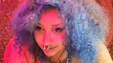 Snapshot of deluxxxeblu chatting on September 20, 2:25 am TankinBody online show from September 20, 2:25 am