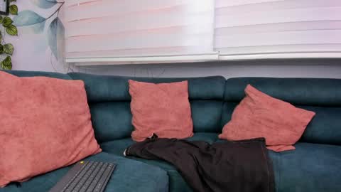   online show from April 27, 1:52 pm