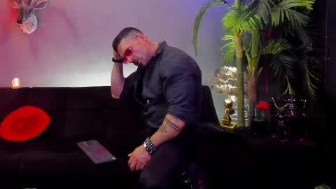 dennis_cox_ online show from April 18, 10:50 am