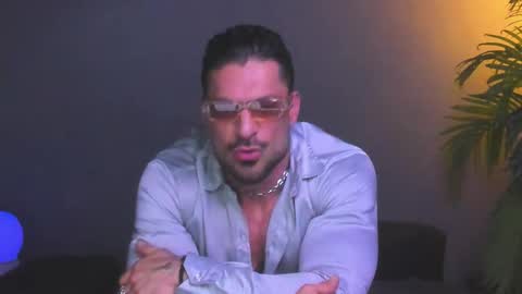 dennis_cox_ online show from December 1, 6:33 am