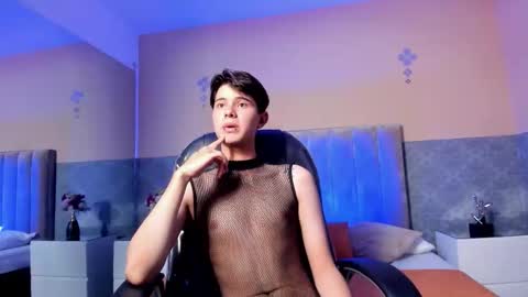 derek_sinn online show from March 5, 8:07 pm