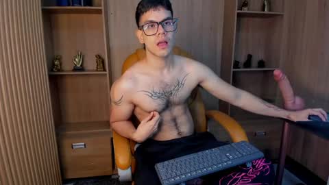 derek_voss online show from April 29, 2:11 pm