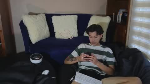 Derek online show from December 18, 10:05 pm