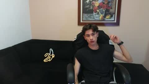 Derek online show from May 18, 11:44 pm