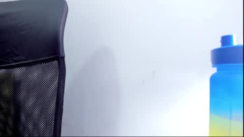 Snapshot of desirehugeboobs4you chatting on February 22, 2:50 am Nicky online show from February 22, 2:50 am