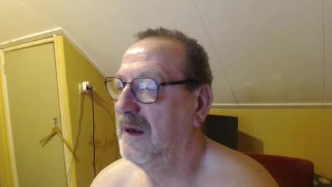 destelp online show from April 2, 10:06 pm