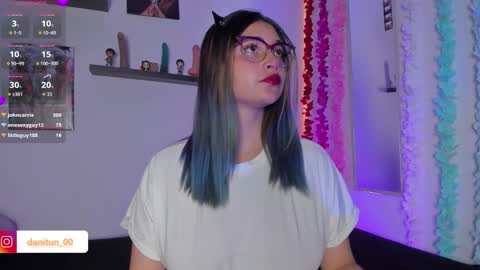 Snapshot of destiny14_ chatting on October 4, 5:38 am Dani online show from October 4, 5:38 am