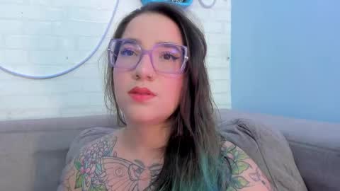 Snapshot of deva_blue chatting on February 20, 4:18 am Deva Blue online show from February 20, 4:18 am