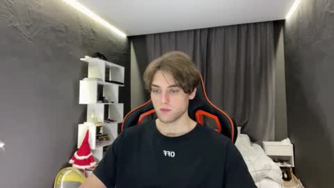 devilnut1 online show from November 25, 5:39 am