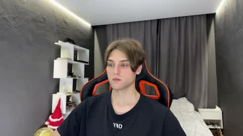 devilnut1 online show from November 23, 6:50 pm