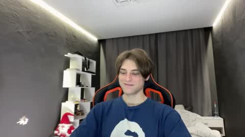 devilnut1 online show from November 19, 7:18 am