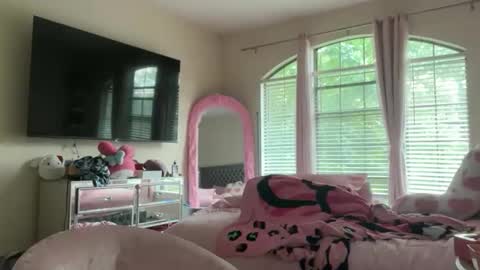 Dolly online show from April 23, 9:27 pm