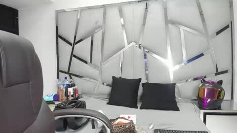 dianarous online show from January 12, 3:57 am