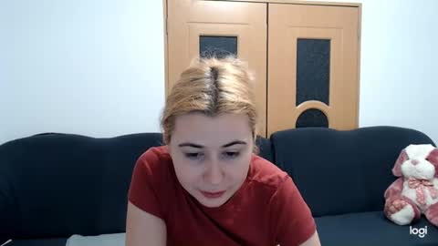 Snapshot of dianasmiey7 chatting on February 17, 8:27 pm dianasmiey7 online show from February 17, 8:27 pm