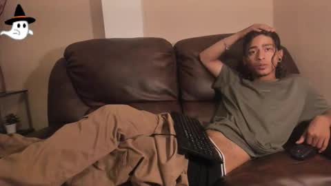 Snapshot of dickie_dicking chatting on October 21, 9:29 pm dickie_dicking online show from October 21, 9:29 pm