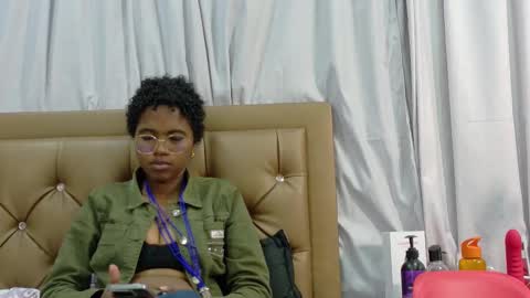 Snapshot of didoelizabeth chatting on October 22, 7:26 pm didoelizabeth online show from October 22, 7:26 pm