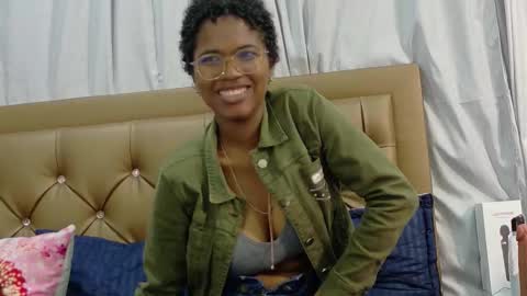 Snapshot of didoelizabeth chatting on October 21, 7:06 pm didoelizabeth online show from October 21, 7:06 pm
