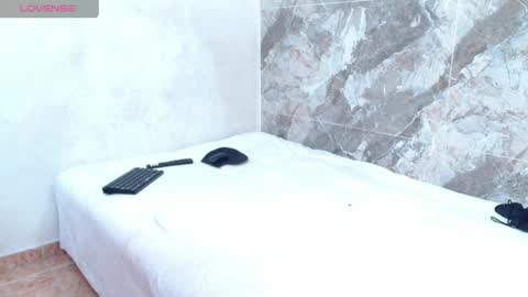 diego_vergon online show from April 1, 1:41 pm